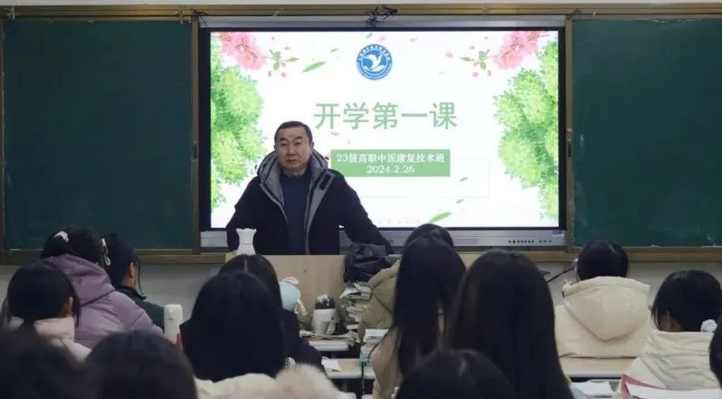 学院领导带队入班开展安全教育活动1.jpg